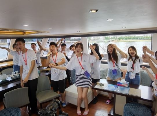 两岸青年携手同心,为青春加油! 两岸青年携手同心,为青春加油!