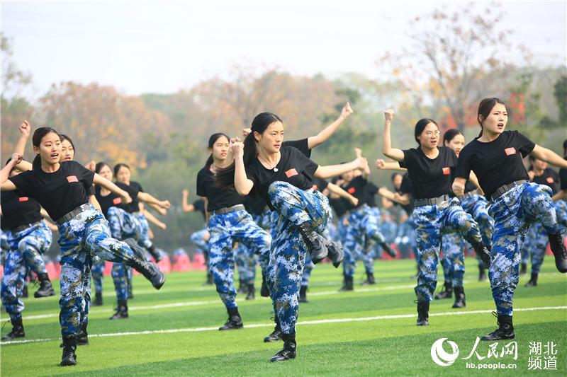 最终,由武昌职业学院101名陆军定向士官组成的方阵荣获比赛一等奖