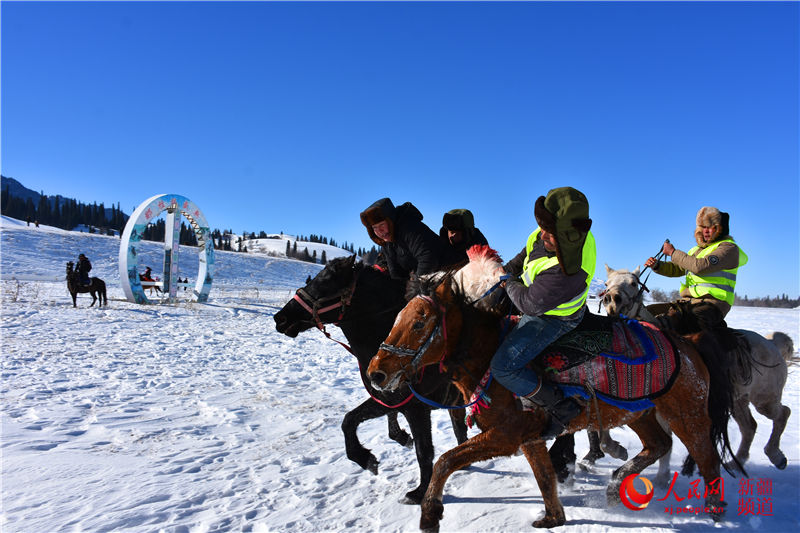 新疆“空中草原”首次冬季开放
