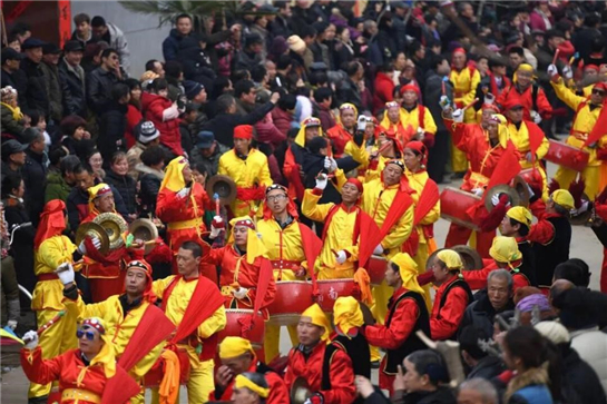 万名群众感受西安年 西咸新区沣西新城开展送祭城隍民俗活动
