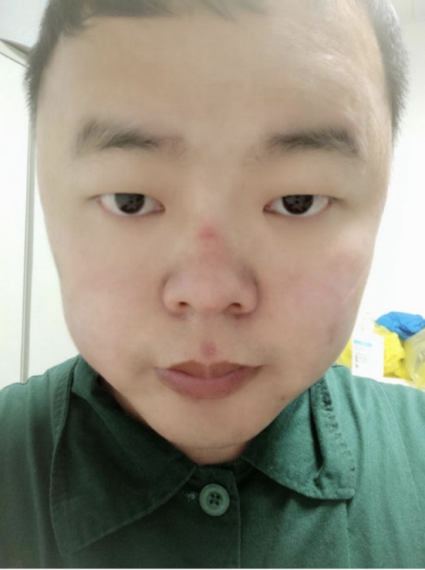 【新华社】全民阻击丨心疼！没想到前方的你是这样的