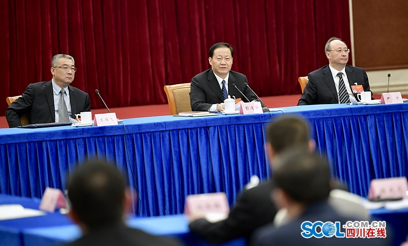 （导航成都）四川代表团举行全体会议 推选彭清华为团长 尹力等为副团长