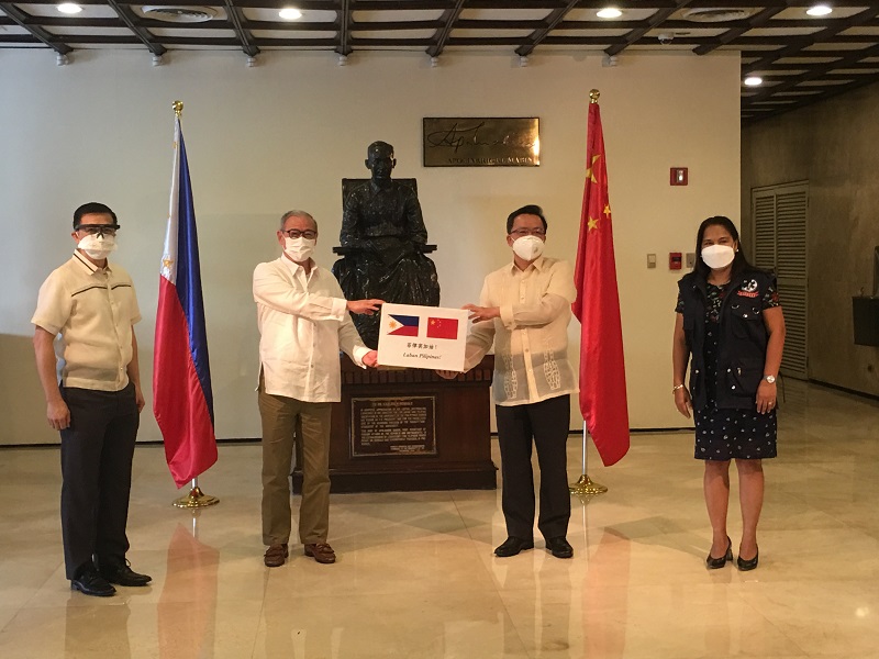 中国无偿援助菲律宾呼吸机 中国驻菲大使：将继续助菲抗疫