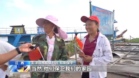 (ความรักในจีน) ชาวบ้านจีนอำลาทหารกู้ภัยน้ำท่วม_fororder_0818ay-3