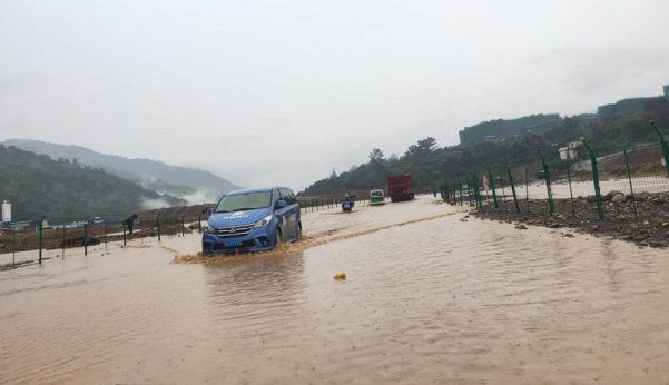 云南持续发布地质灾害橙色预警 本周仍将持续强降雨天气