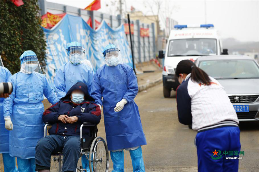 【中国军网】戳中泪点！火神山医院那些感人瞬间……