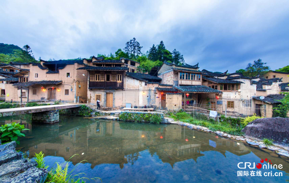 (走向我们的小康生活)文创产业让“空心村”变成“聚宝盆”_fororder___172.100.100.3_temp_9500031_1_9500031_1_1_e61037e1-0cf0-446f-aefb-58706736af91