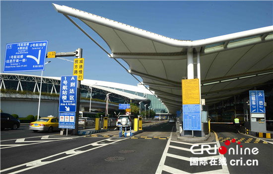 为配合城际轨道站施工广州白云机场ab到达区社会车辆接客通道30日关闭