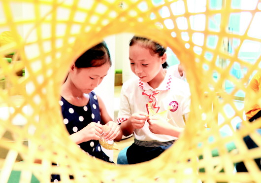 (中首)贵州赤水：竹编工艺兴趣课让孩子们爱上非遗