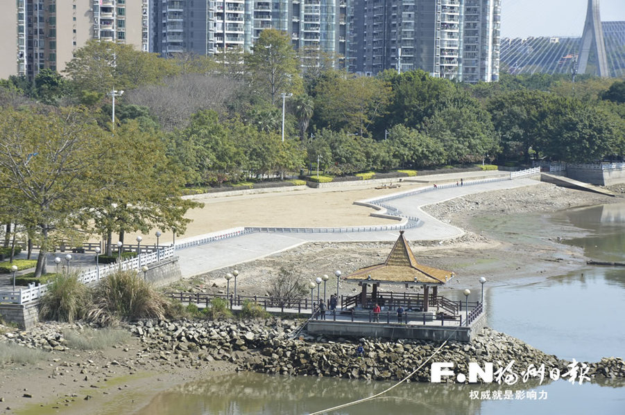 【焦点图】【福州】【移动版】【Chinanews带图】福州闽江公园沙滩换新装