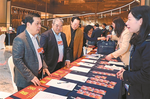 出席广西壮族自治区政协十二届三次会议的委员陆续抵达驻地