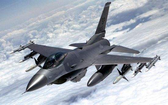 美国批准售台F-16战机 台网友：榨干台湾