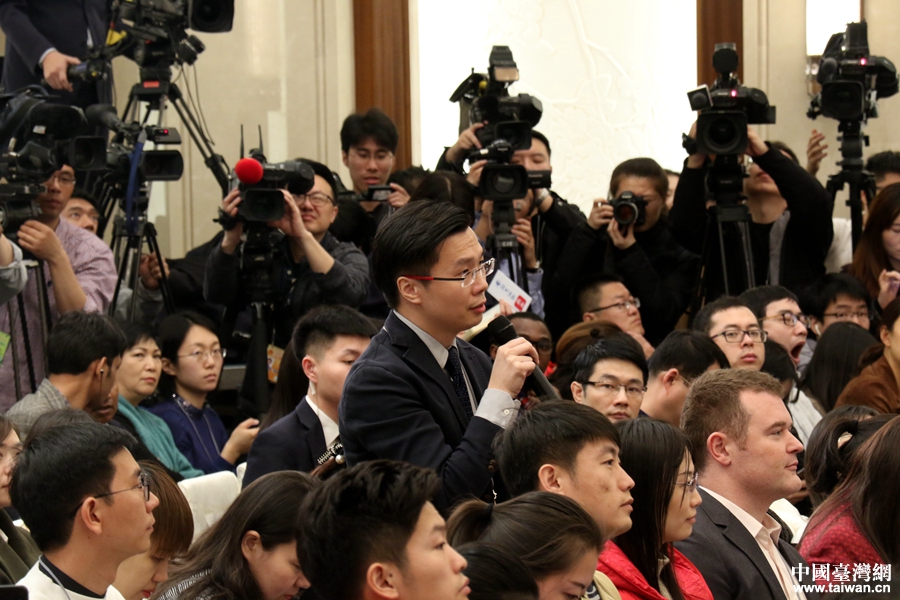 十三届全国人大二次会议新闻发布会在京举行