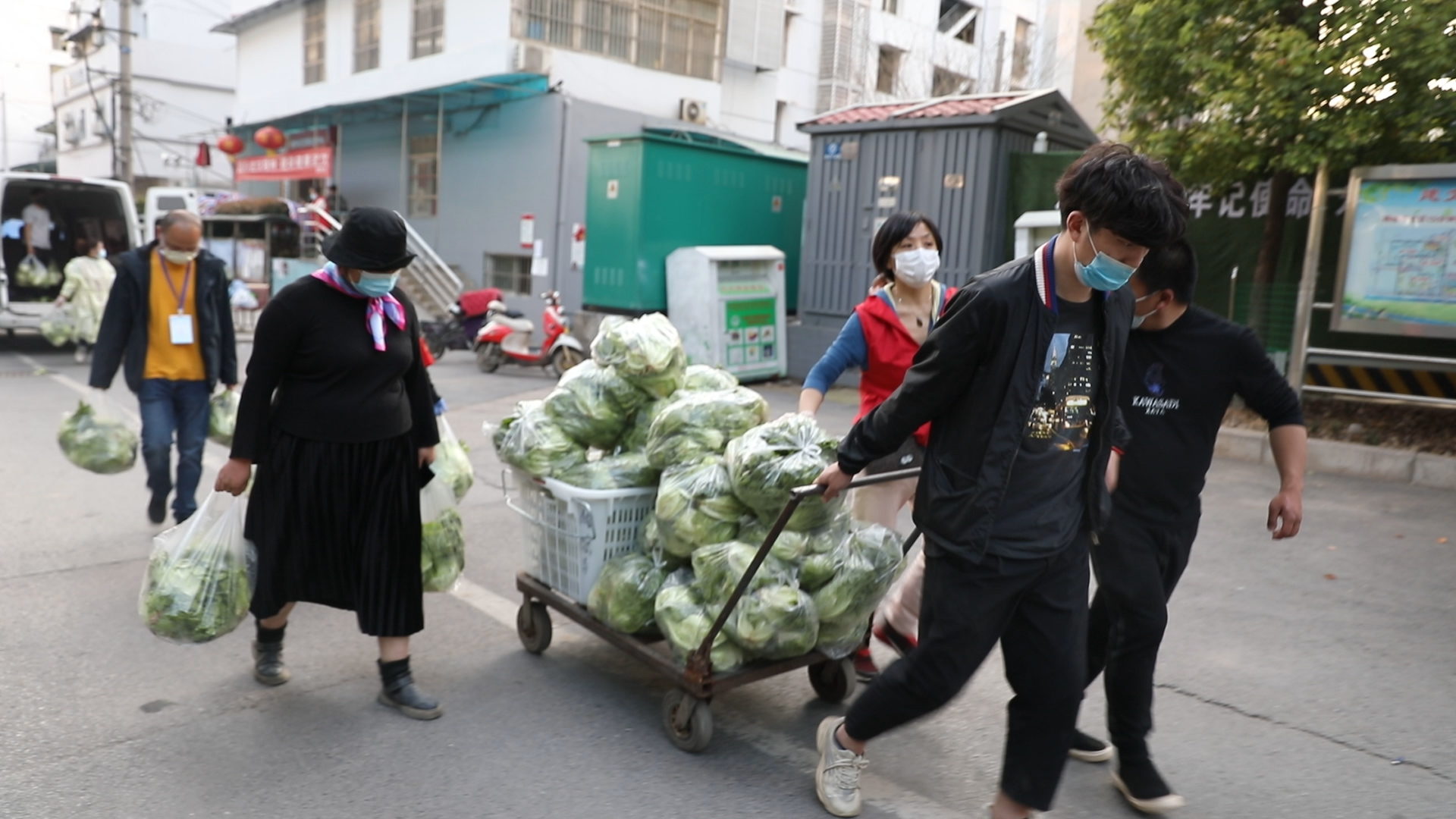 澎湃新闻网■跨过长江去武汉的少年