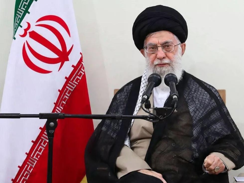 环球网■伊朗出现反政府示威，特朗普挺示威者：我站在你们这一边