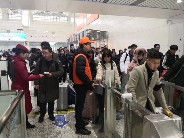 中青在线■高铁来到我家门：阜阳春运之变