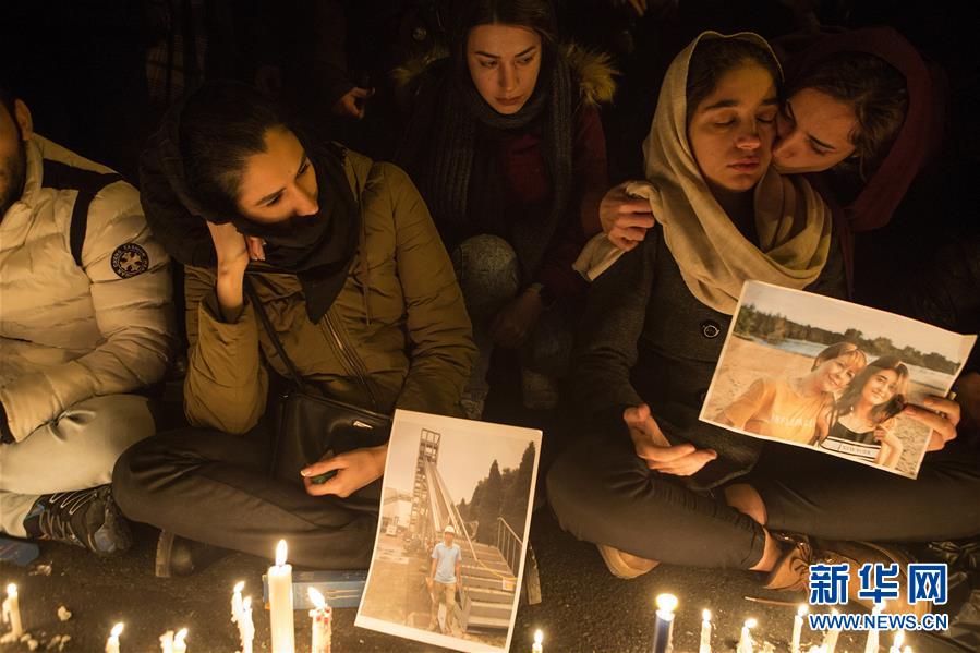 新华网：民众悼念乌克兰失事客机遇难者
