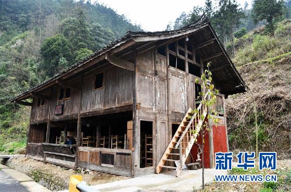 （中首）贵州：苗寨吊脚楼里的“居家产业”