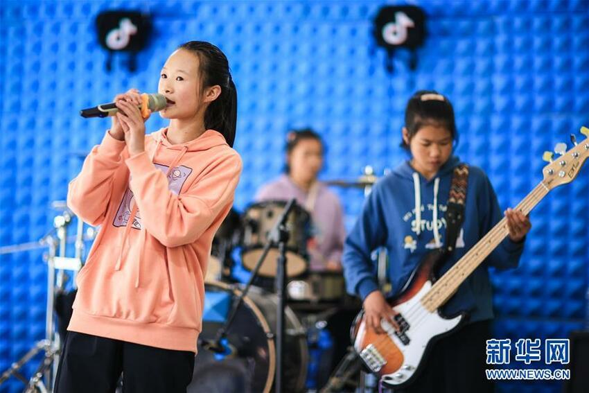 Konser Online di Sekolah Atas Awan Konser Online di Sekolah Atas Awan_fororder_kon7