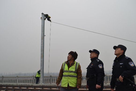 两位亲人生病住院 工程公安民警坚守郑万高铁建设安保一线