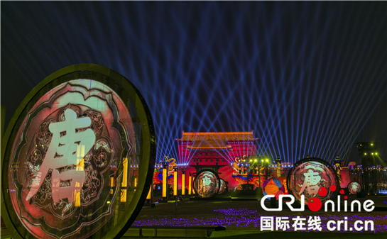 八国驻华大使及官员西安赏灯会 盛赞古城春节氛围浓