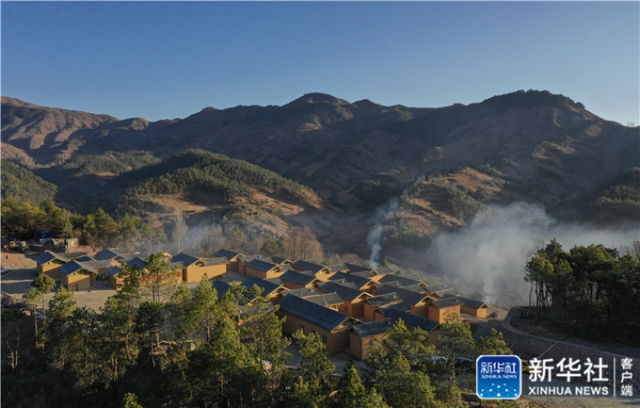 （头条，导航成都）"飞针走线""绣"出小康画卷——四川落实习近平总书记全国两会重要讲话精神纪实