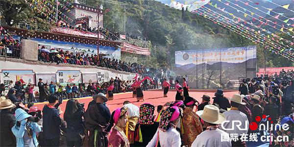 图片默认标题_fororder_4.风情节活动现场-（供图-丹巴县委宣传部）