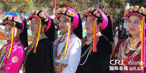 图片默认标题_fororder_7.风情节上的丹巴姑娘-（供图-丹巴县委宣传部）