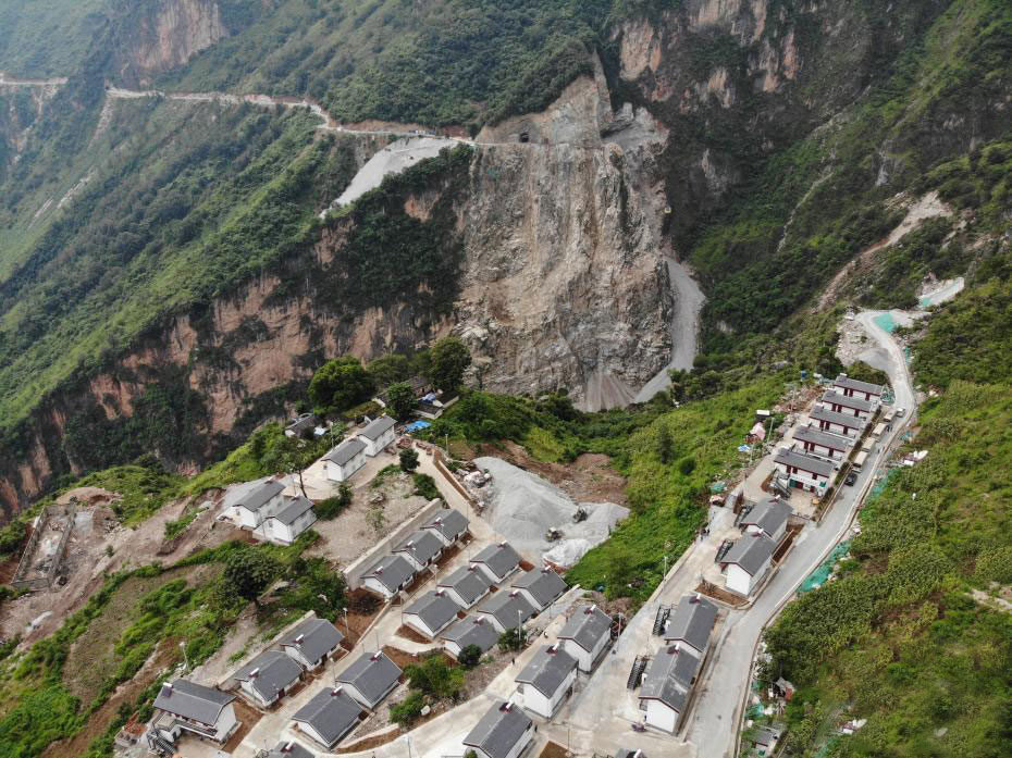 ชีวิตที่สุขสบายของ “หมู่บ้านไร้ทางหลวง” แห่งสุดท้ายของจีน_fororder_0831公路3