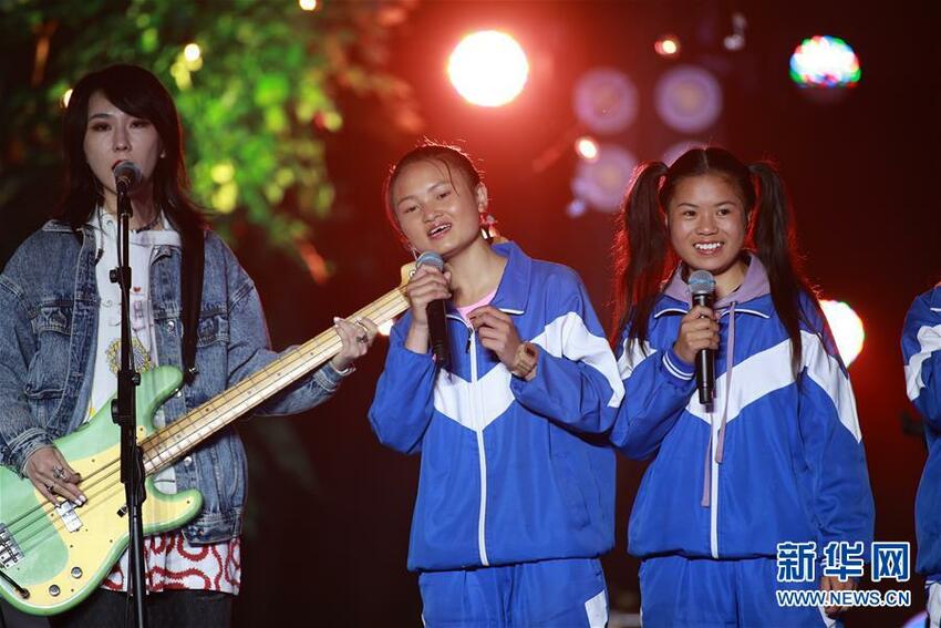 Konser Online di Sekolah Atas Awan Konser Online di Sekolah Atas Awan_fororder_kon4