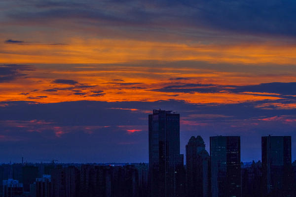 郑州“最美天空”连续刷屏 未来几天或将迎来降雨天气
