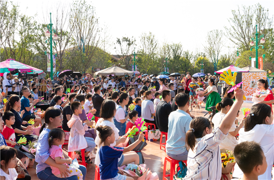 【B】银基动物王国举办“国产动漫歌曲演唱会” 14位央视少儿频道主持人唱响国产动漫金曲