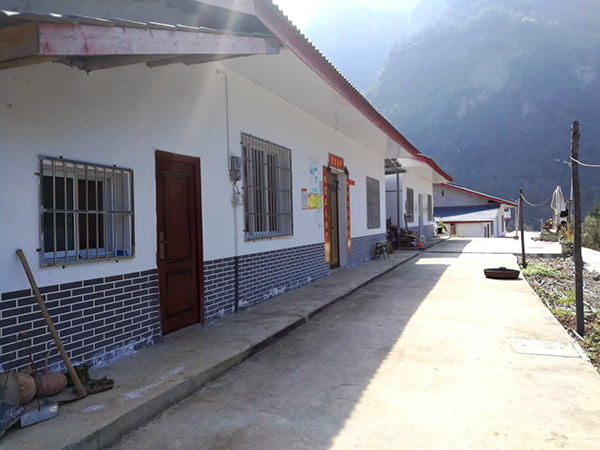 图片默认标题_fororder_峨边县异地搬迁后群众住房区