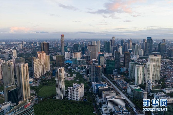 这是2019年5月1日拍摄的印度尼西亚雅加达南区一处商务区(无人机拍摄)。 新华社记者 杜宇 摄