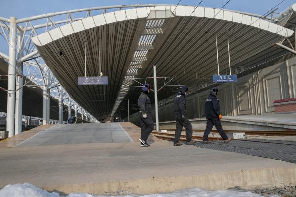 「东北新闻网」【新春走基层】铁路上水工：一杯热水背后的故事