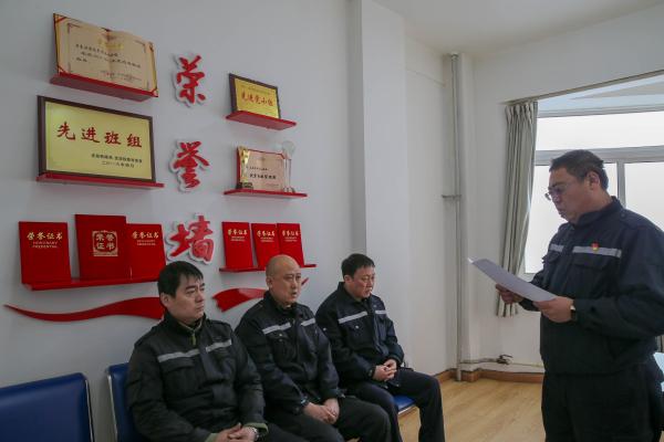 「东北新闻网」【新春走基层】铁路上水工：一杯热水背后的故事