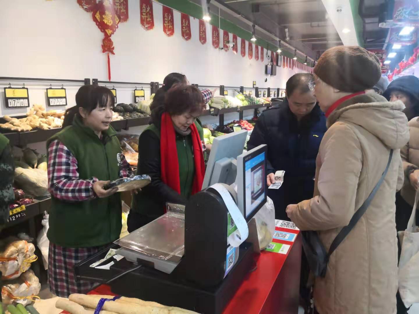 「中国青年网」金乾便民菜篮子店开业 北京市民买菜再添好去处