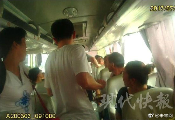 คนขับรถเมล์จีนช่วยจับนักโทษหลบหนี