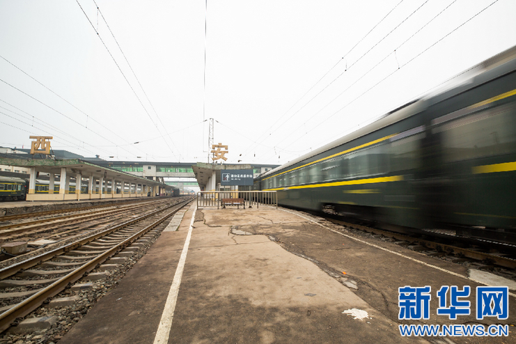 【新春走基层】火车司机的春运首日