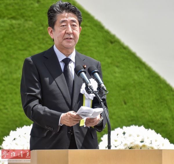 安倍成连续任职最久日本首相 日媒称其经济外交雄心遭疫情重击