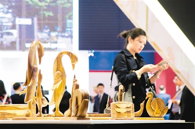 中国国际进口博览会：越开放，越发展