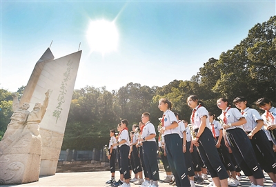 南京举行凭吊抗日航空烈士纪念活动