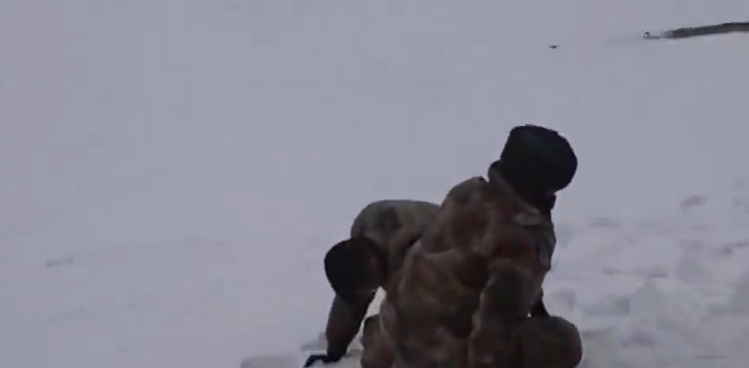 #央视网#【新春走基层】踏冰卧雪只为在高原守护你