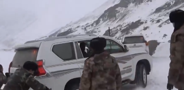 #央视网#【新春走基层】踏冰卧雪只为在高原守护你