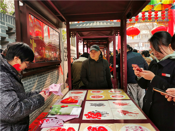 “中国年 看西安”|西安市新城区举办“万福送万家”写送春联活动