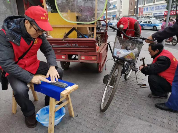 德阳广泛开展学雷锋志愿服务活动 传递社会正能量