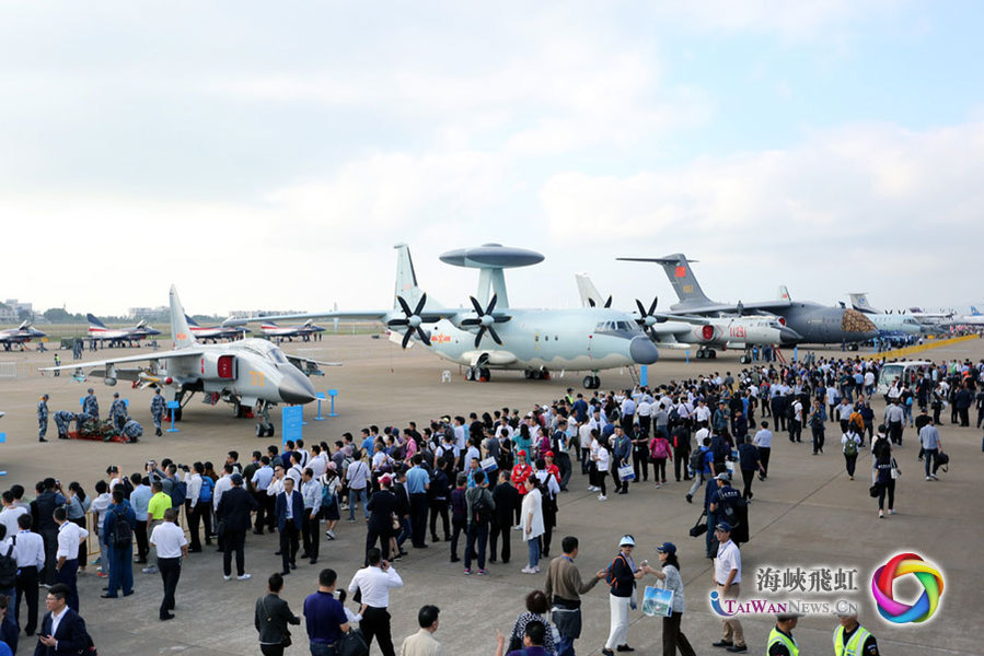 中國空軍現(xiàn)役主戰(zhàn)裝備成體系亮相本屆航展。肖中仁攝