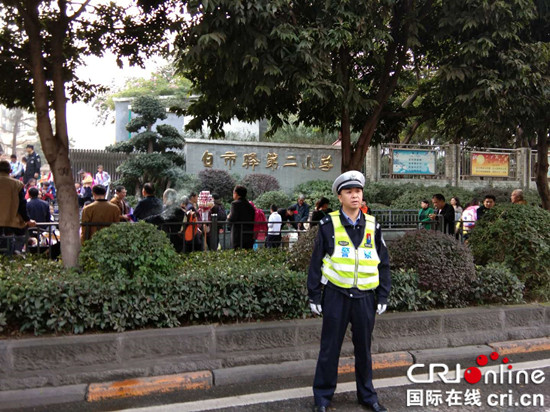 【法制安全】重庆九龙坡警方多警种集约联动 护航校园安全