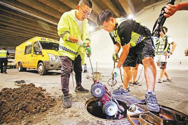 重庆：机器人助力排水管道疏通
