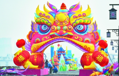 （头条）南京：鼠年灯彩扮靓古城墙